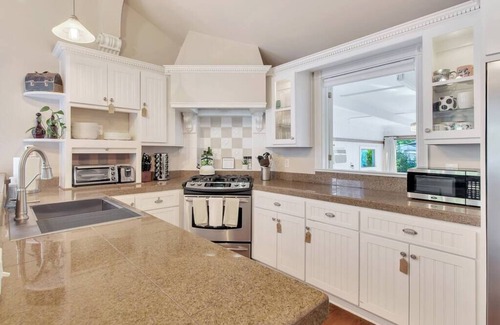 Paso Robles House | Your Downtown Oasis Getaway: The Paso Palm House