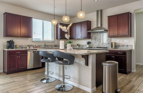 Elk Grove House | Your dream house with a Hot tub!