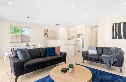 Richmond House | Your family & staff will love it here! Bed & bath linen hire included. Unlimited WIFI. Free parking.