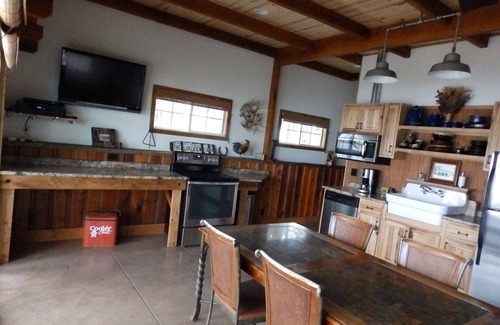 Alma House | Your Family Vacation at the Lake - Lake Wabaunsee, in the Flint Hills of Kansas