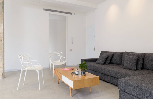 Old North Apartment | Your feet in the water! JABOTINSKY/HILTON