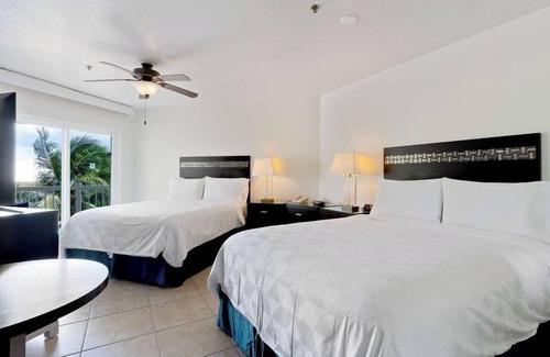Crystal Harbour Apartment | Your Gateway to the Cayman Islands' Beauty! 4 Relaxing Units! W/Beach Access!