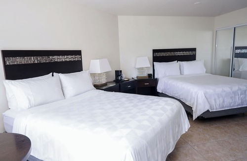 Crystal Harbour Apartment | Your Gateway to the Cayman Islands' Beauty! 4 Relaxing Units! W/Beach Access!