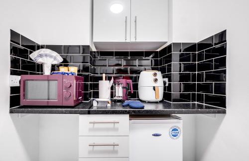 Hendon Apartment | Your Gig Base - Perfect for 2, Tube 10min, London Fashion Week, Free Parking