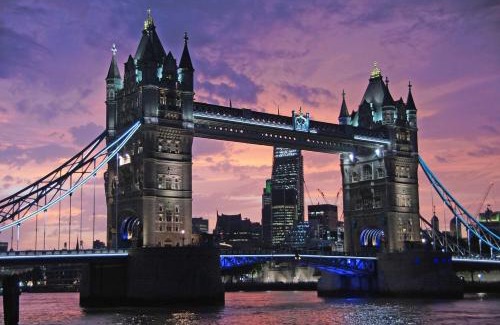 Hendon Apartment | Your Gig Base - Perfect for 2, Tube 10min, London Fashion Week, Free Parking