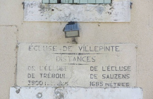 Villepinte Boat Rental | Your guest cabin in a luxury barge on the Canal du Midi