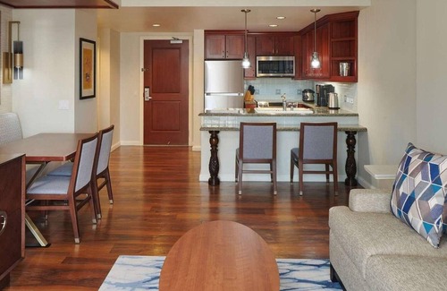 Waikiki Resort | Your Hawaiian Escape Awaits – The Grand Waikikian - 2 Bedroom Partial Ocean View
