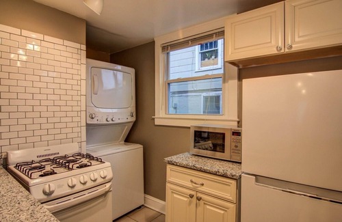 Midtown Apartment | YOUR HEART OF MIDTOWN FLAT!