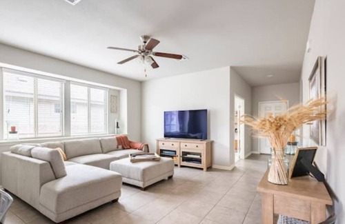 Kyle House | Your high-tech home away from home