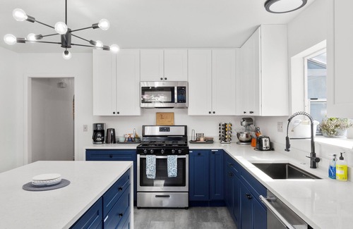 Mount Vernon House | Your home away from home with room for the whole family, with AC units in summer