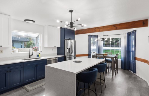 Mount Vernon House | Your home away from home with room for the whole family, with AC units in summer