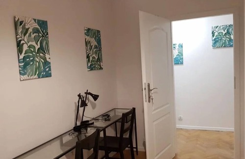 Saska Kepa House | Your Home Away From Home! Family-friendly unit awaits! Near Skaryszewski Park