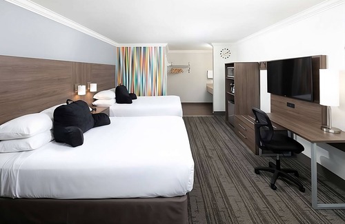 Temecula Resort | Your Home Away From Home! Free Parking Onsite, Hot Tub, Swimming Pool