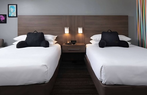Temecula Resort | Your Home Away From Home! Free Parking Onsite, Hot Tub, Swimming Pool