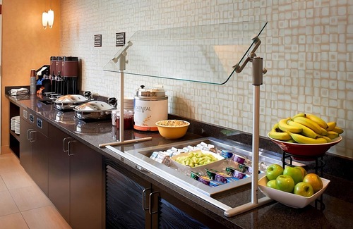 Waukegan Apartment | Your Home Away From Home! Outdoor Pool, Pets Allowed, Near Lindholm Park!