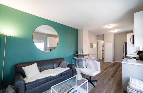 Minor Apartment | YOUR Home away from Home | Near Capitol Hill | King Bed | BoardGames