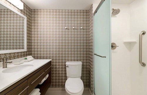 East Mesa Hotel | Your Home Away from Home! Free Breakfast, Pool, Free Parking, Pets Allowed!