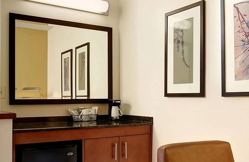 Gwinnett Place Apartment | Your Home Away From Home! Family-Friendly unit awaits! Near Gwinnett Place Mall