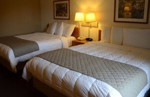 Thorp House | Your Home Away From Home! 4 Great Units, Free Breakfast & Free Parking