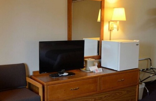 Thorp House | Your Home Away From Home! 4 Great Units, Free Breakfast & Free Parking