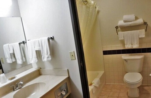 Thorp House | Your Home Away From Home! 4 Great Units, Free Breakfast & Free Parking