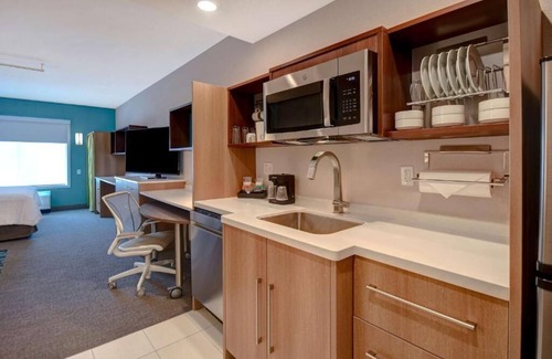 Downtown Tucson Hotel | Your Home Away From Home! Onsite Pool, Kitchen, Free Breakfast, Parking!