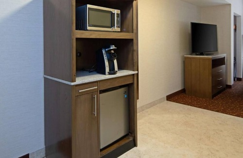 Albuquerque Hotel | Your Home Away from Home! Pets Allowed, Indoor Pool, Free Parking, Free Shuttle!