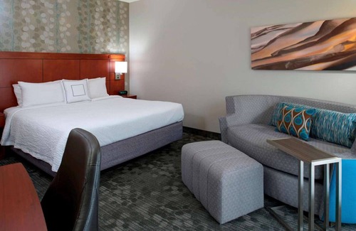 Waldron Resort | Your Home Away From Home! Pet-Friendly Unit! W/Airport Shuttle Service!