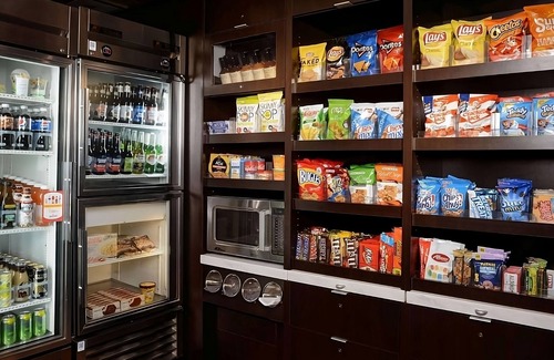 South Kansas City Hotel | Your Home Away From Home! Indoor Pool, Free Parking, Pets Allowed