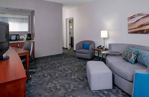 Waldron Hotel | Your Home Away From Home! Pet-Friendly Property in Kansas City, Indoor Pool!