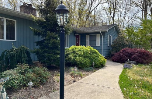 Osbornsville House | Your home away from home! Heated pool! Hot Tub!