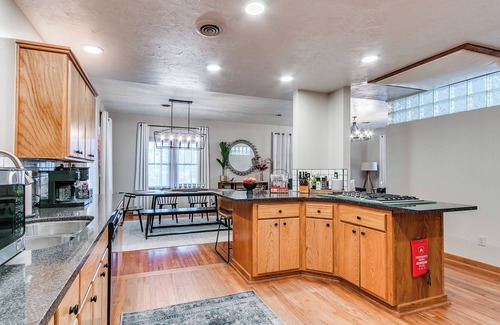 Norman House | yOUr Home Base - Close to OU & Downtown - Unbeatable Location
