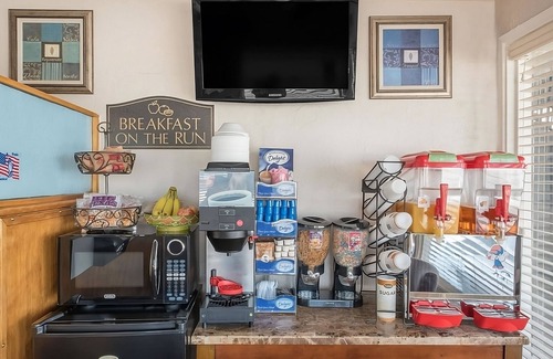 Pecos Hotel | Your Home in Historic Pecos! Comes with Complimentary Breakfast! Seasonal Pool!