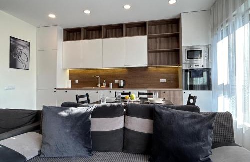 Snipiskes Apartment | Your home - Spacious Apartment in City Center, with Balcony & Self Check-in