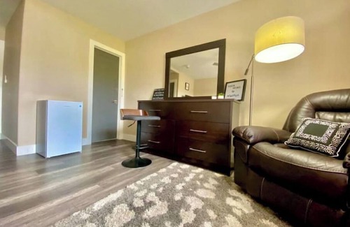 Thorold House | Your Hotel Room In Thorold.