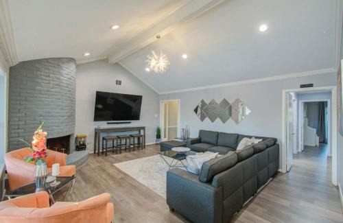 Houston House | Your Houston Vacation Getaway 3-BD Pool Patio