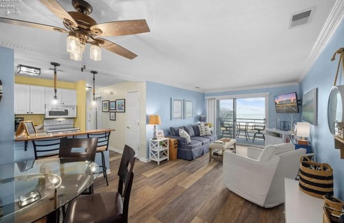 Port Clinton Condo | Your Lake Erie Islands' Getaway Condo for 6 with a Clubhouse and Pool!