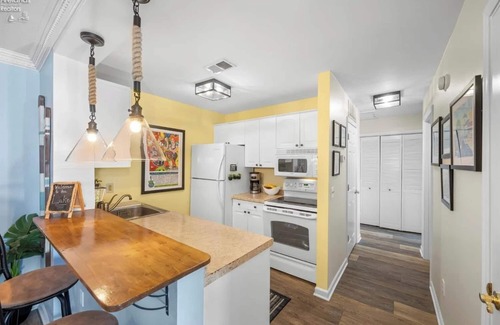 Port Clinton Condo | Your Lake Erie Islands' Getaway Condo for 6 with a Clubhouse and Pool!