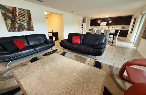 Crystal Cove House | Your Lakeview Getaway in Crystal Cove – Sunsets, Comfort & Great Location