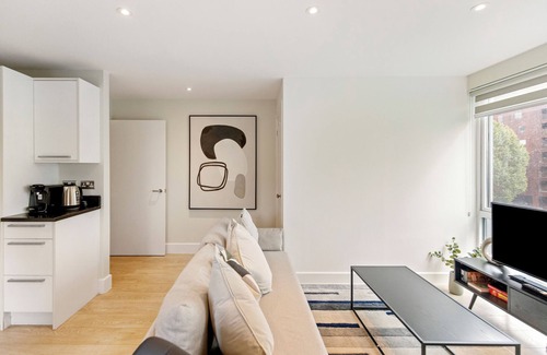 Elephant and Castle Apartment | Your London Home: 1BR Flat with Modern Amenities