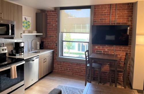 Riverside Apartment | Your Lovely 1 Bed Travel Apartment in the Heart of Spokane
