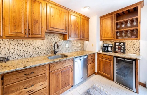 Seven Springs Condo | Your Luxe Summer Getaway at Seven Springs Resort!