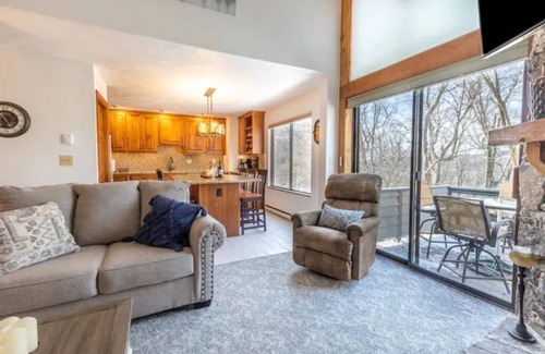 Seven Springs Condo | Your Luxe Summer Getaway at Seven Springs Resort!