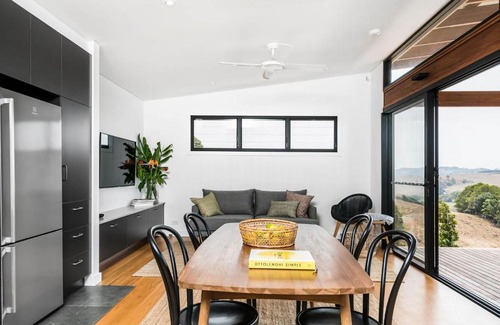 Talofa Villa | Your Luxury Escape - Carinya Cottages 3