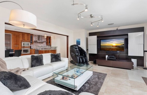 Venetian Islands House | Your Miami Paradise in Venetian!