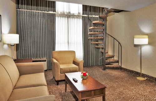 Wilburton House | Your Next Staycation is Here! Pets Allowed, Private Parking, Outdoor Pool