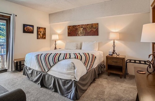 Peak 9 Condo | Your Next Vacay Awaits at Peak 9 Ski-In/Ski-Out!
