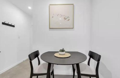 Noosaville Apartment | Your Noosa HQ - modern apartment near everything!