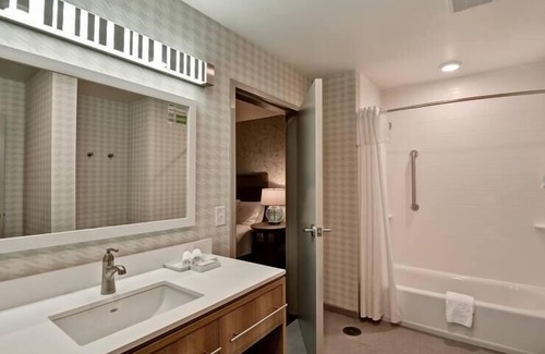 Terrace Park Hotel | Your Oasis in Tampa: 2 Spacious Units w/Kitchenette. Pool, BBQ Facilities!