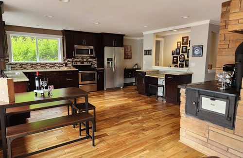 Lake Roesiger House | Your own lakefront retreat on beautiful and wooded Lake Roesiger in Snohomish.